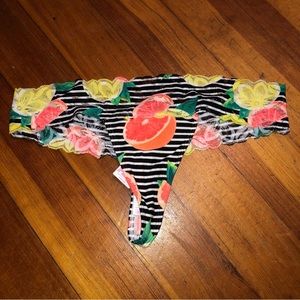 NWT PINK Victoria’s Secret thong with citrus design 🍊